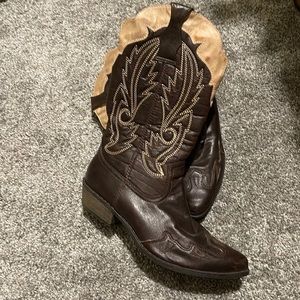Women’s pre-owned cowboy boots, size 8